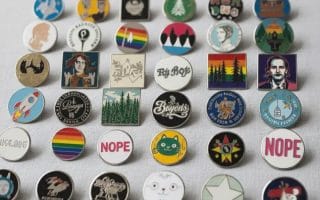 Chapas y pines personalizados para eventos y merchandising