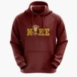 Análisis de la imagen: La imagen muestra dos sudaderas con capucha de color granate/borgoña, diseñadas para ser un conjunto de pareja o dúo El diseño central es una parodia de un logo deportivo famoso, donde la letra ‘I’ ha sido reemplazada por ilustraciones estilizadas de los personajes Woody y Jessie de *Toy Story*Título del producto (3-5 palabras, SEO friendly):Sudaderas Pareja Temática Vaqueros